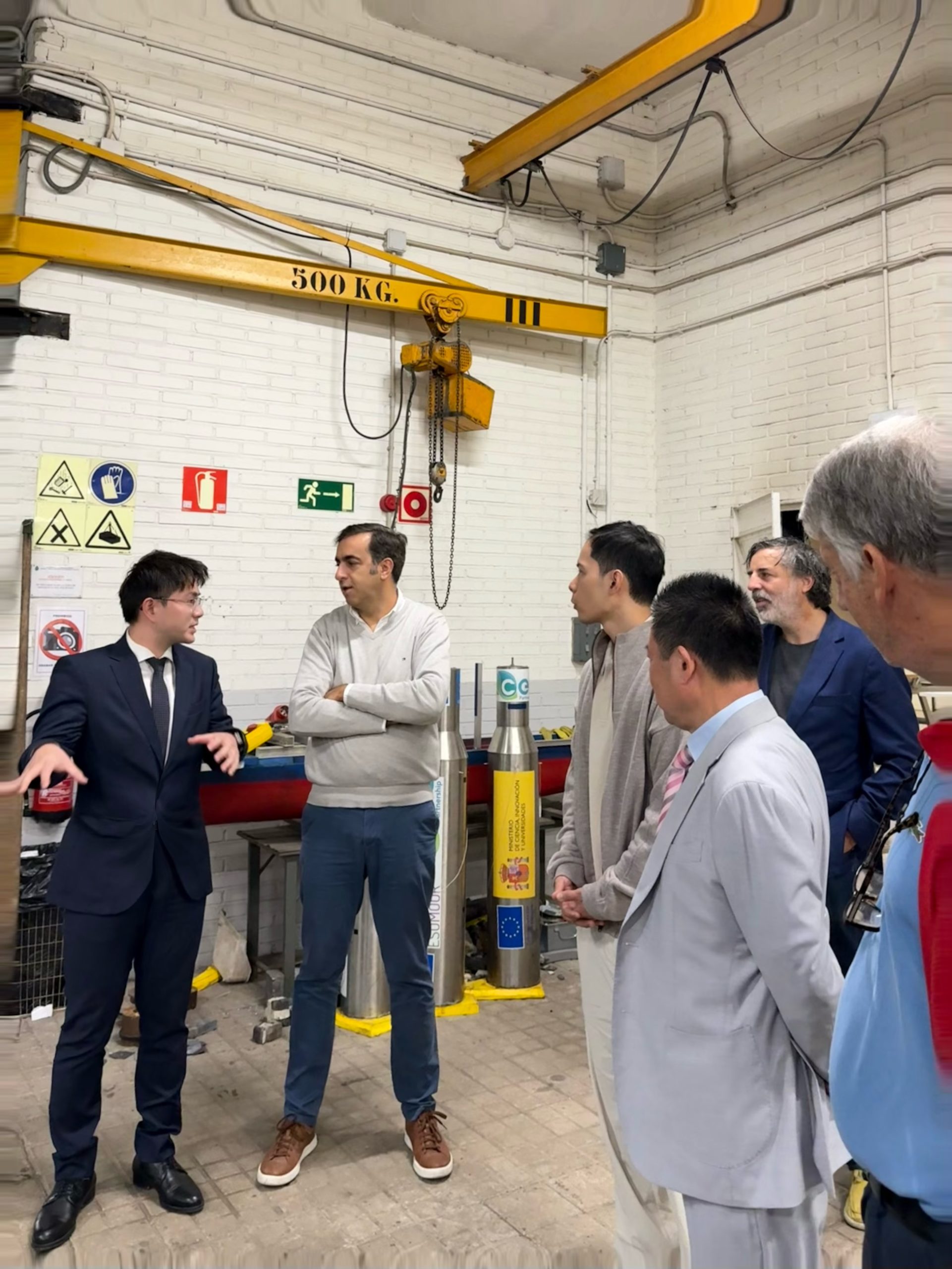 Intercambio sobre equipamiento naval y práctica de la ingeniería.