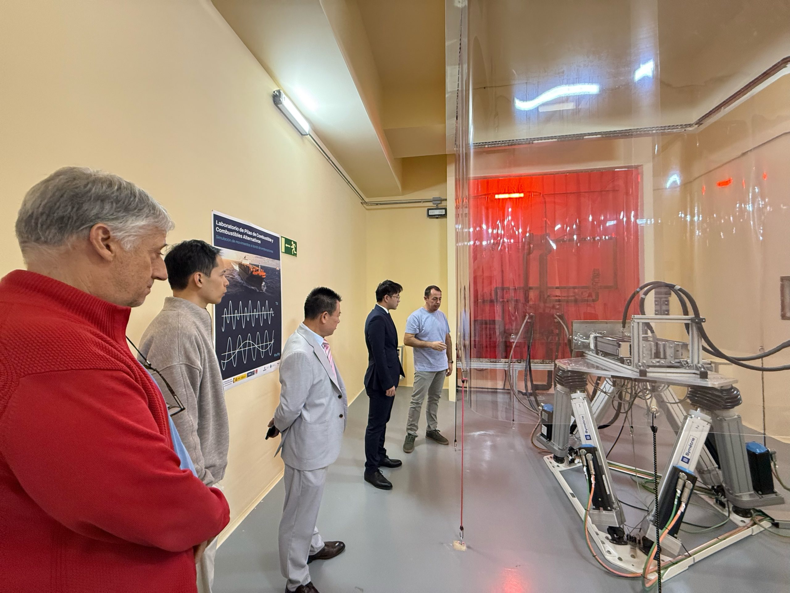 Visita a las instalaciones de ensayo del laboratorio de pilas de combustible y combustibles alternativos.