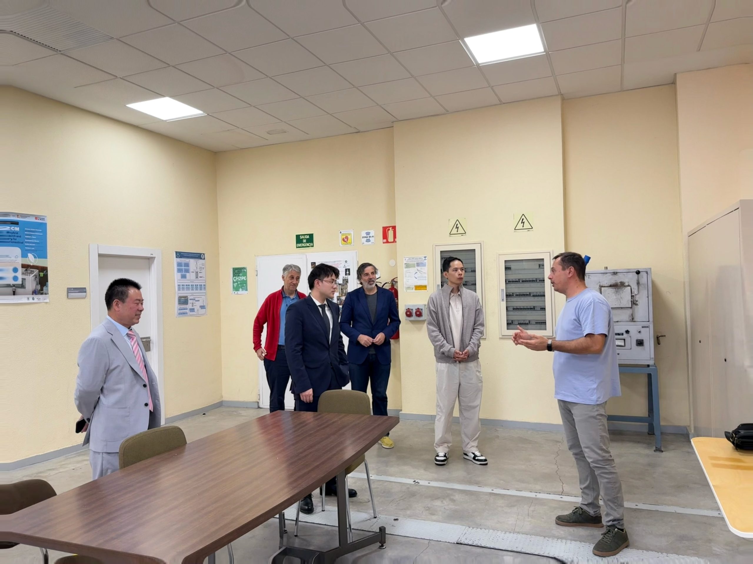 Presentación de las actividades de investigación y ensayo del laboratorio.