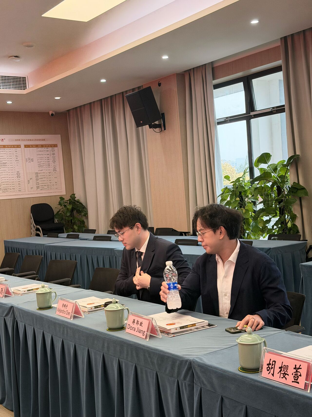 Alejandro Chen y Dora Jiang durante la reunión en Zhejiang.