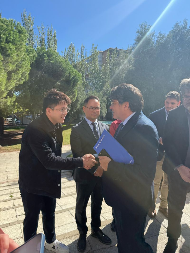 Encuentro durante la inauguración de Asia Contemporánea en Hortaleza.